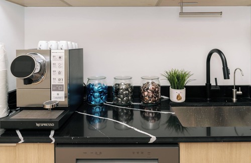 Fairview Apartment | Affordable Cozy Central Location Studio with Futon, 55' TV, Complementary Coffee