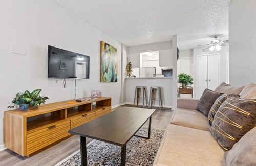 Park Central Apartment | AFFORDABLE & COZY ONE BEDROOM APARTMENT!