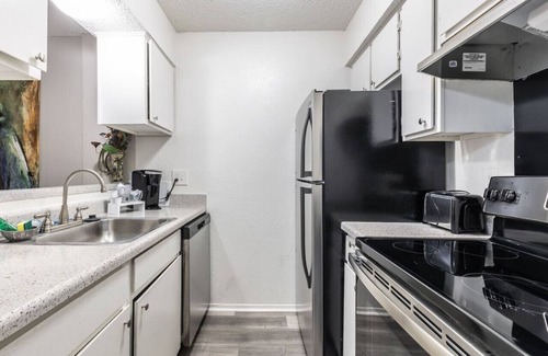 Park Central Apartment | AFFORDABLE & COZY ONE BEDROOM APARTMENT!