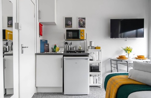 Southgate Apartment | Affordable En-Suite Studio Rooms in London, N14 4A