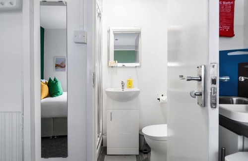 Southgate Apartment | Affordable En-Suite Studio Rooms in London, N14 4A