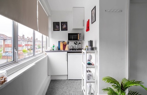 Southgate Apartment | Affordable En-Suite Studio Rooms in London, N14 3C