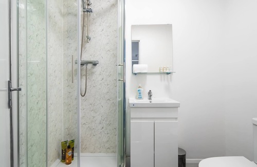 Southgate Apartment | Affordable En-Suite Studio Rooms in London, N14 3C