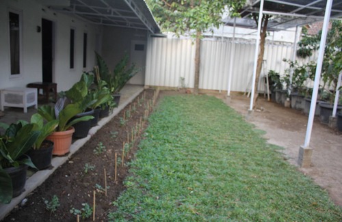 Kalasan House | Affordable Garden Guesthouse