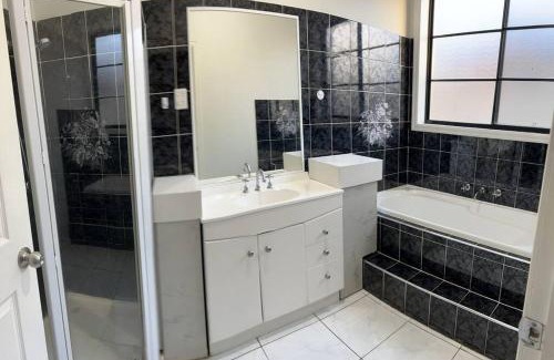 Caroline Springs House | Affordable getaways