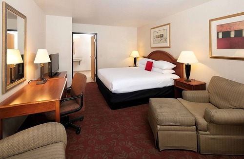 St. George Resort | Affordable Getaway! Free Breakfast, Free Parking, Near Hansen Stadium