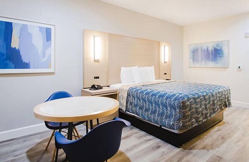 Humble House | Affordable Getaway! FREE Breakfast and Parking Near Humble Civic Center