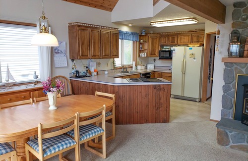 Netarts House | Affordable home with gorgeous bay and ocean views!