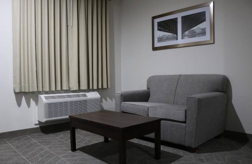 Humble Hotel | Affordable Hotel with Shuttle Service, Perfect for Overnight Airport Stays