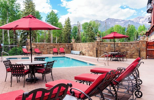 Mountain Village Hotel | Affordable Lock-Off Hotel Room With Amenities