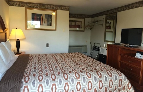 Campbelltown Hotel | Affordable Lodgings! FREE Breakfast & Parking, Close to Hershey Museum & More!