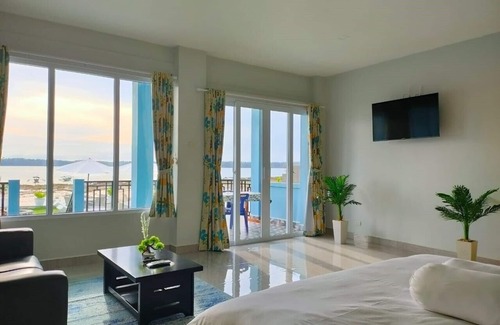 Nias Resort | Affordable luxury Deluxe oceanfront suite