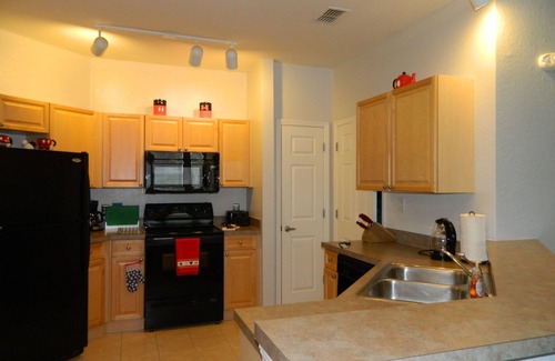 Loughman Condo | Affordable luxury Disney Escape – 3-Bed Condo, heated Pool, just 2 miles from I4