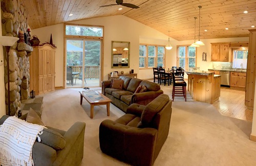 Tahoma House | Affordable Luxury-Fastest Wifi Available-Summer Fun in the Sun