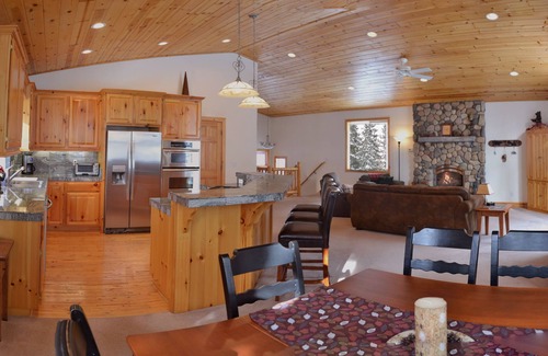 Tahoma House | Affordable Luxury-Fastest Wifi Available-Summer Fun in the Sun