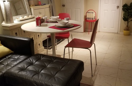 East Flatbush Apartment | Affordable Luxury Guest Suite w/Vacation Backyard