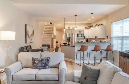 Highlands House | Affordable Luxury in Louisville - All King Beds!