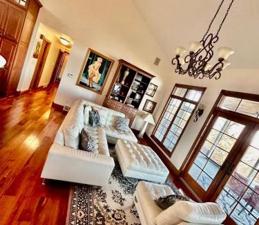 Quincy Villa | Affordable Luxury Mansion