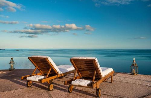 Venetian Road Settlement Resort | Affordable Luxury Villa Bajacu