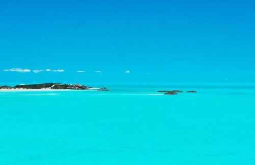 Venetian Road Settlement Resort | Affordable Luxury Villa Bajacu