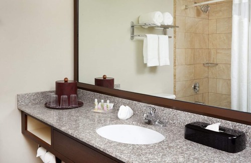 Matteson House | Affordable Matteson Getaway! 4 Convenient Units, Onsite Dining, Free Parking