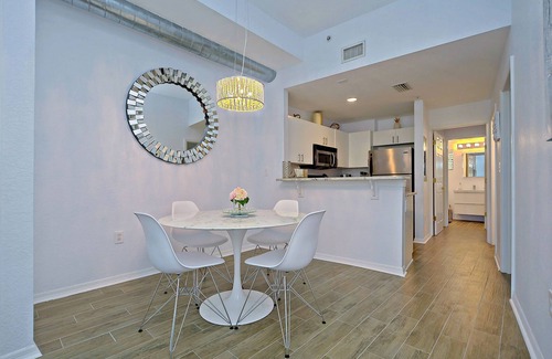 Historic Ybor Condo | Affordable modern luxury in YBOR City -Downtown Tampa - 10% Weekly Discount
