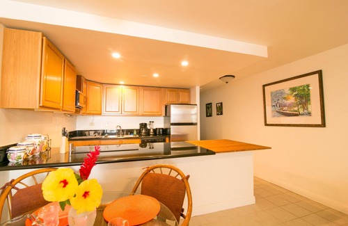 Kahana Condo | Affordable oceanfront condo, amazing views, sunsets, beaches, pool in West Maui