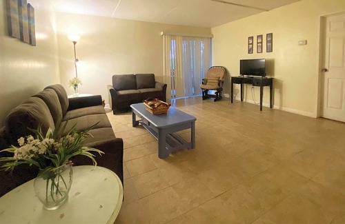 East Ridge Apartment | Affordable one-bedroom apartment near downtown!