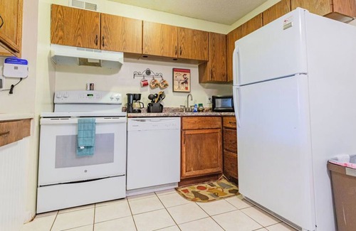 East Ridge Apartment | Affordable one-bedroom apartment near downtown!