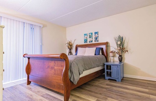 East Ridge Apartment | Affordable one-bedroom apartment near downtown!