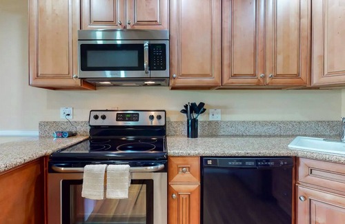 Palm Desert Condo | Affordable Palm Desert Condo. Near Tennis Gardens, Public Golf, Dog Park.