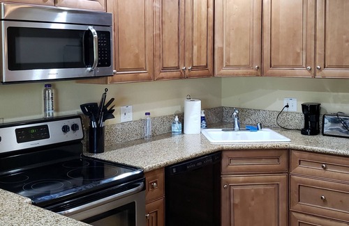 Palm Desert Condo | Affordable Palm Desert Condo. Near Tennis Gardens, Public Golf, Dog Park.