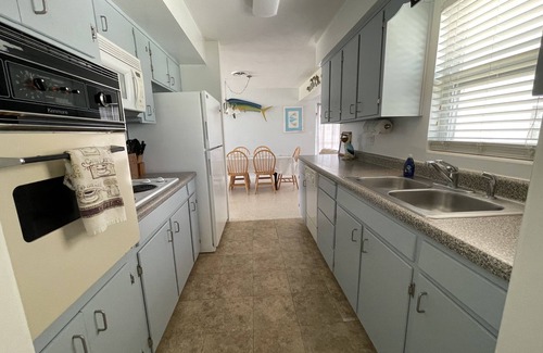 Aqua Vista Circles House | Affordable Pool & Beach Cottage, Second Home from Beach, 400 feet to the beach