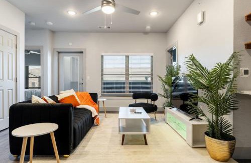 Grand Prairie Apartment | Affordable Private Room - Shared