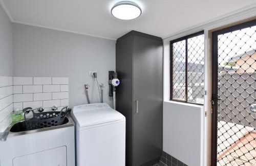 Kooringal Apartment | Affordable Quality - Kooringal, Wagga