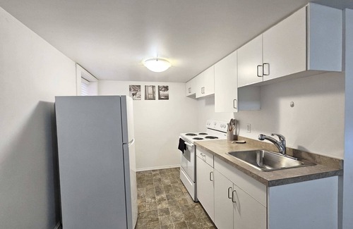 Moose Jaw Apartment | Affordable, Queen Bed, Parking, Downtown, A+, WiFi