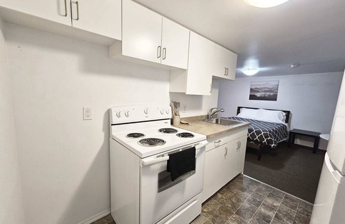 Moose Jaw Apartment | Affordable, Queen Bed, Parking, Downtown, A+, WiFi