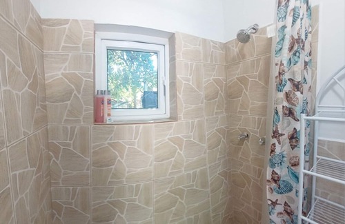 Nassau Cottage | Affordable Quiet Cottage 7 mins from Downtown Nassau/Paradise Island