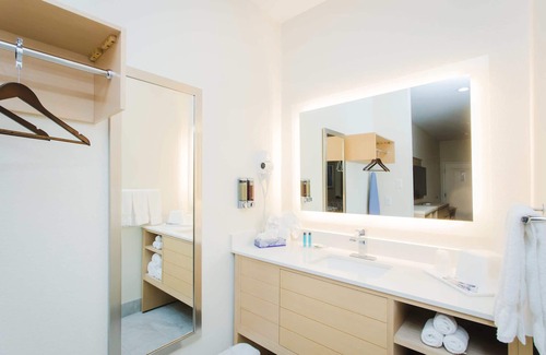 Humble House | Affordable Retreat Near George Bush Airport and Houston Grand Prix
