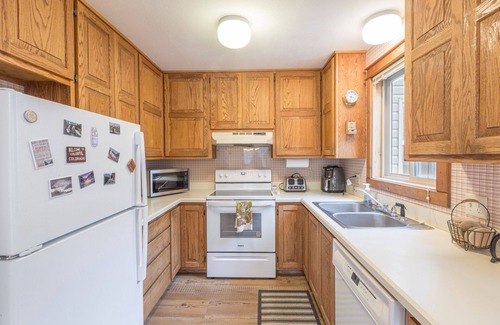 Ouray House | Affordable Riverfront Townhome - Fiber Internet - Near Ouray Hot Springs Pool