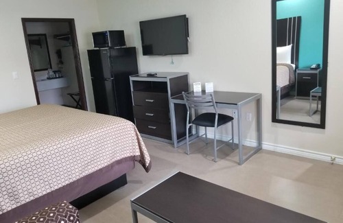 Bay City Hotel | Affordable Room w/Complimentary Breakfast, Microwave, and Full-Size Fridge