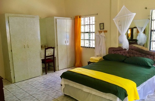 Colonarie House | Affordable Rooms near Argyle International Airport