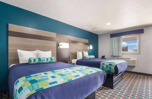 Salem Hotel | Affordable Salem Getaway! 2 Non-Smoking Rooms w/Fridge, Wi-Fi, Free Parking
