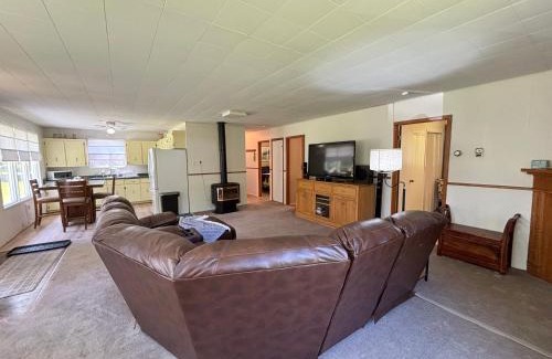 Sauble Beach House | Affordable Sauble Beach Getaway