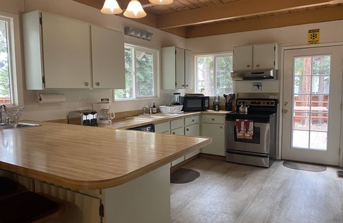 Montgomery Estates House | Affordable, Spacious Home with Hot Tub, Family & Pet Friendly, Central Location