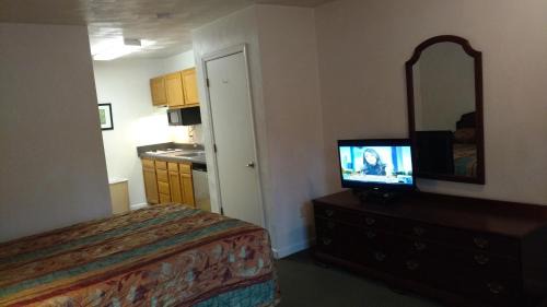 Fry's Spring Hotel | Affordable Suites Charlottesville