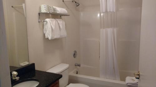Fry's Spring Hotel | Affordable Suites Charlottesville