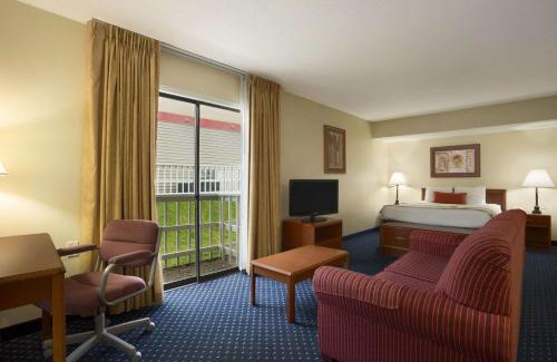 East Paris Hotel | Affordable Suites of America Grand Rapids