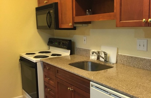 East Paris Apartment | Affordable Suites of America Grand Rapids