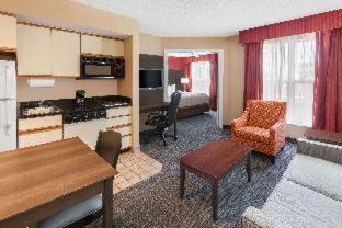 Warren Hotel | Affordable Suites of America Detroit-Warren